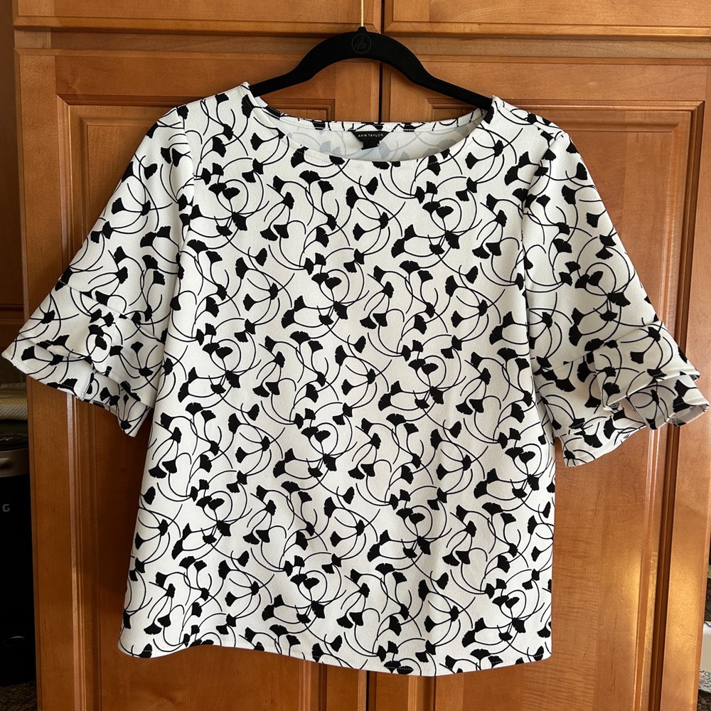 Ann Taylor Black and White Floral Women's Top